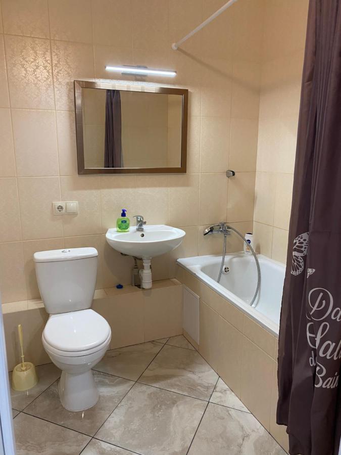 Cozy Apartment On Gmyri 12B Near Metro Poznyaki كييف المظهر الخارجي الصورة